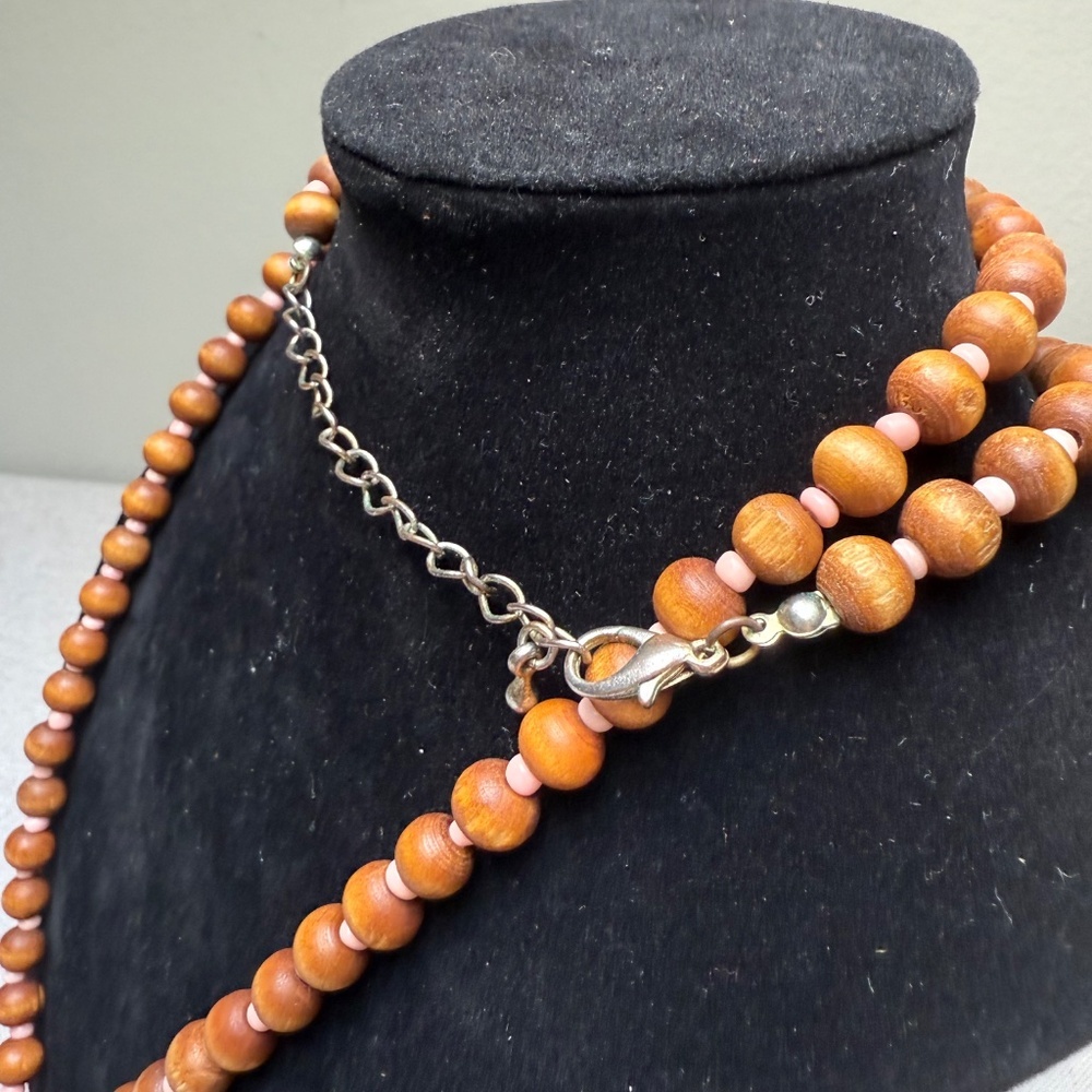 Natural Sandalwood and Tassel Malla Bead Necklace - Picture 8 of 8